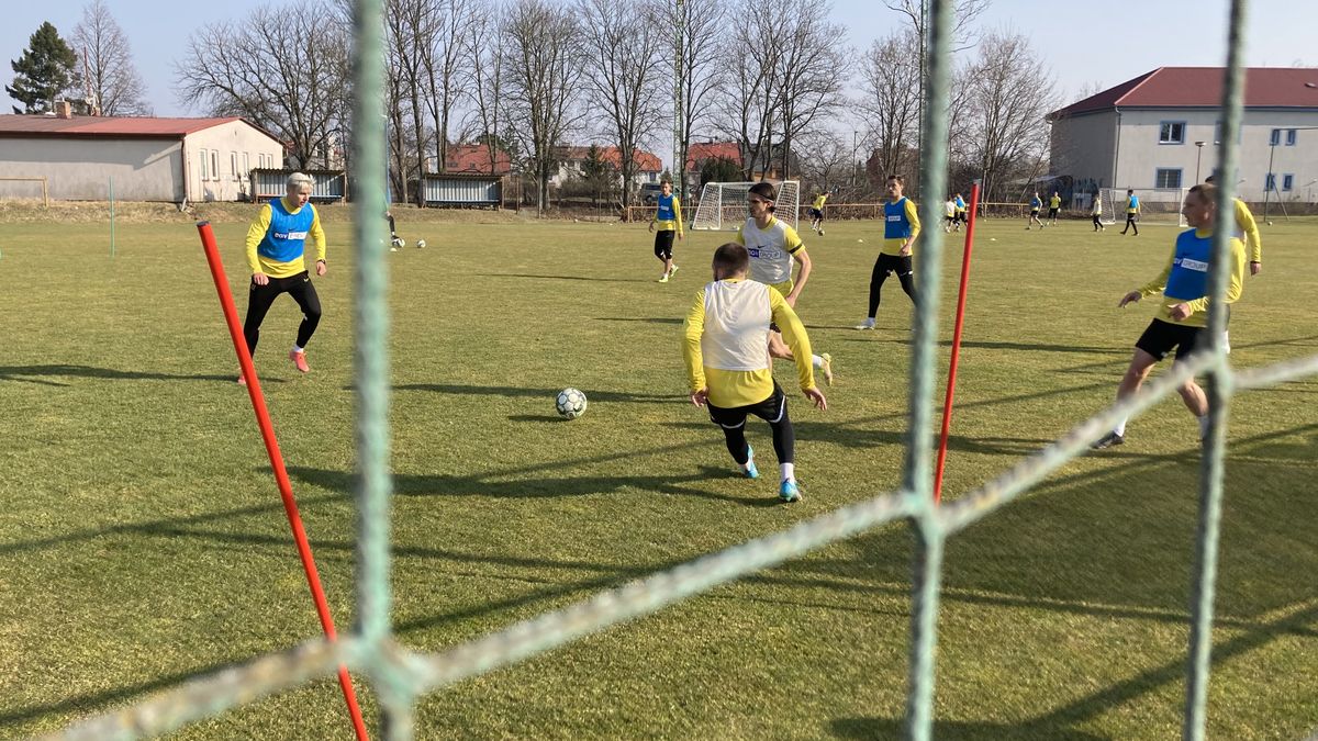 Uprchlíci oživují český fotbal. Kluby je lákají na TikTok i ubytování